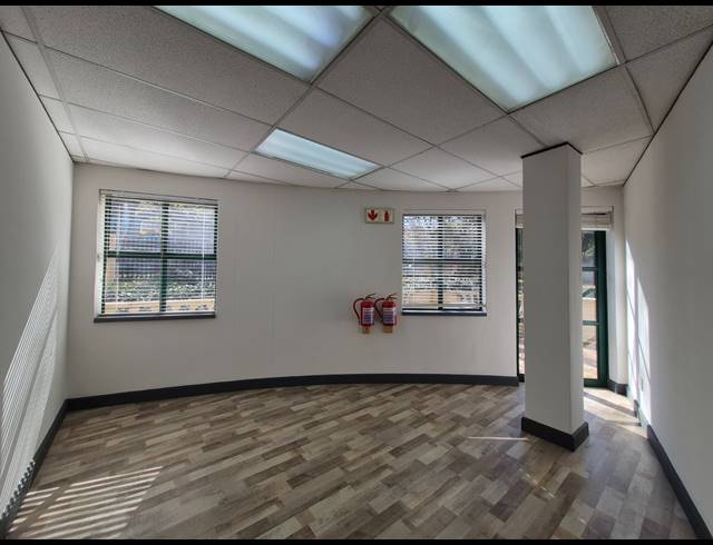 176M² OFFICE TO LET IN DUNKELD WEST